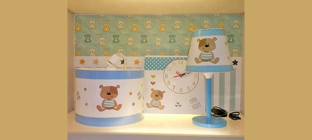 آباژور ایستاده