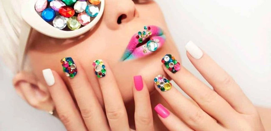 قیمت کاشت ناخن